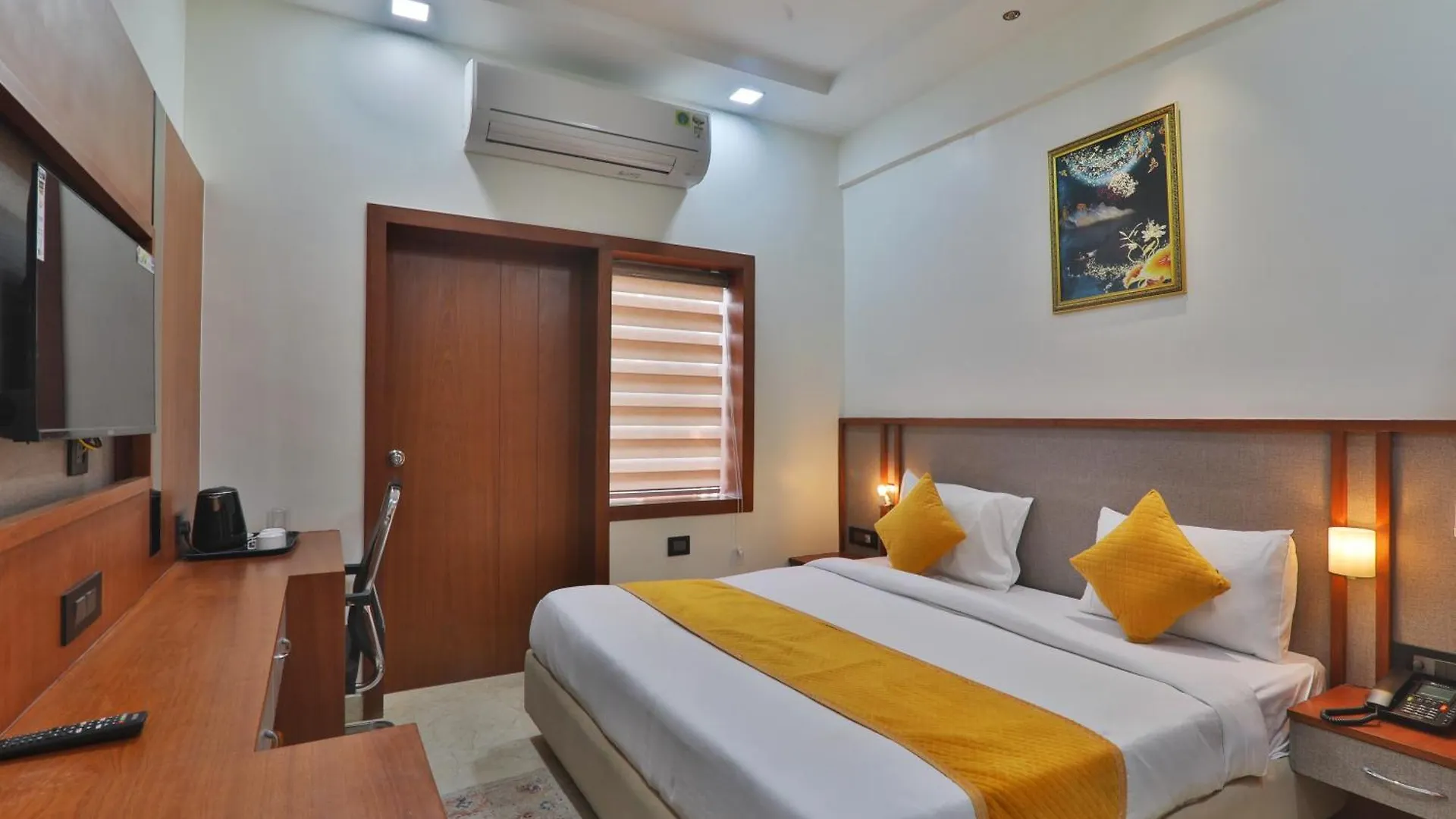 Premuim The Grand Luxury Collection Hotel In Agra Near Taj Mahal